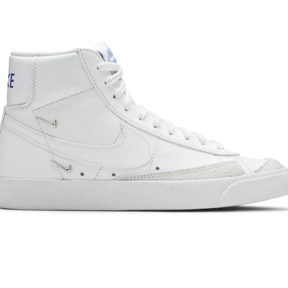 Nike Women’s Blazer  Mid ‘77 SE